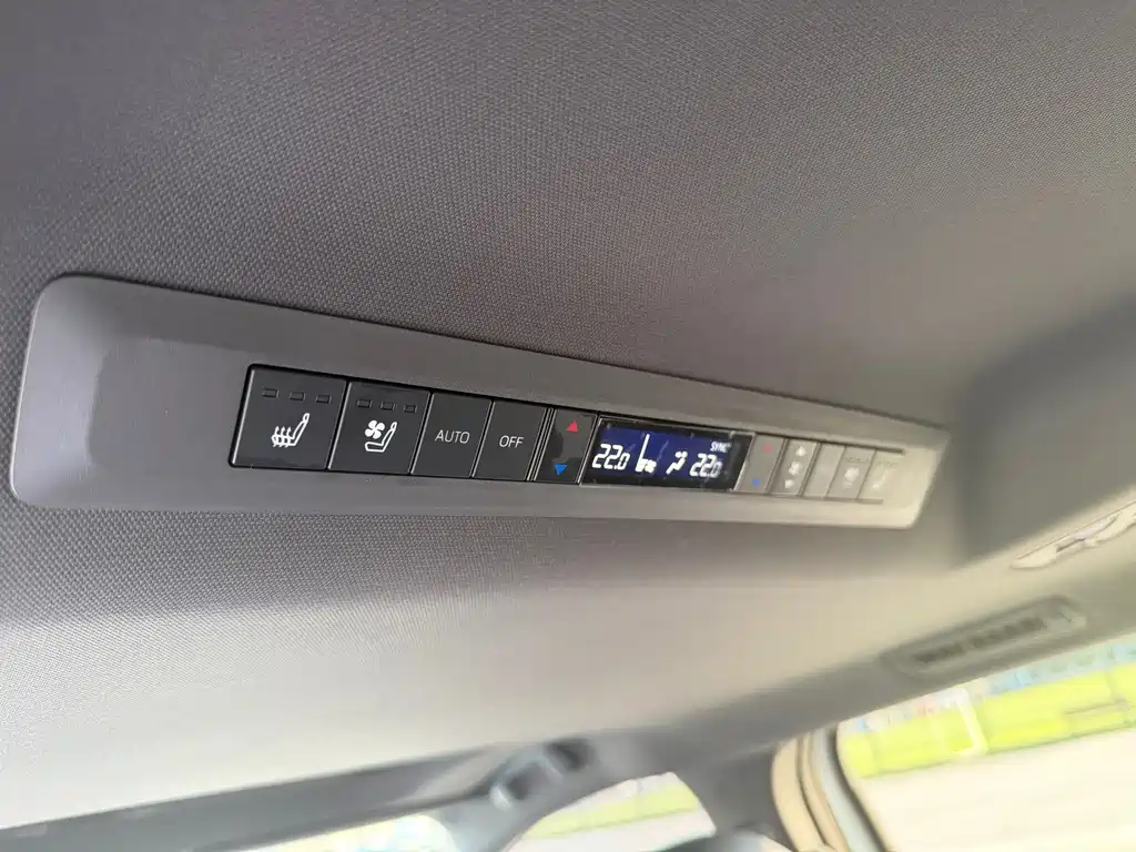 Toyota Sienna — миниатюра 14