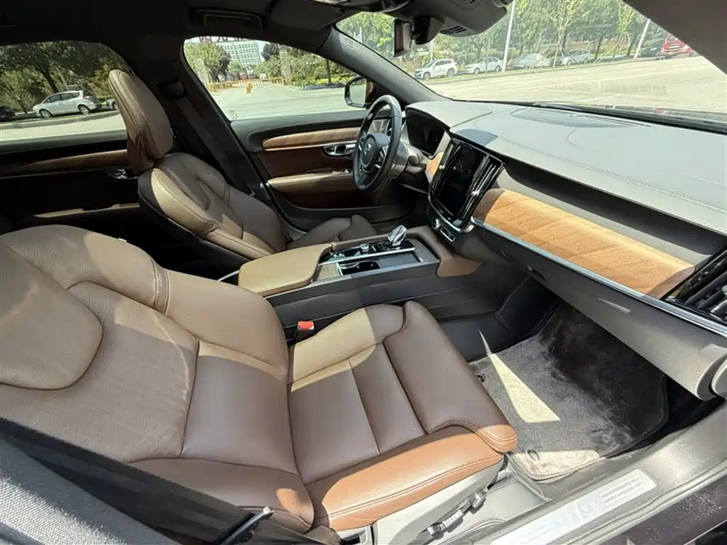 Volvo S90 2025 B5 Luxury