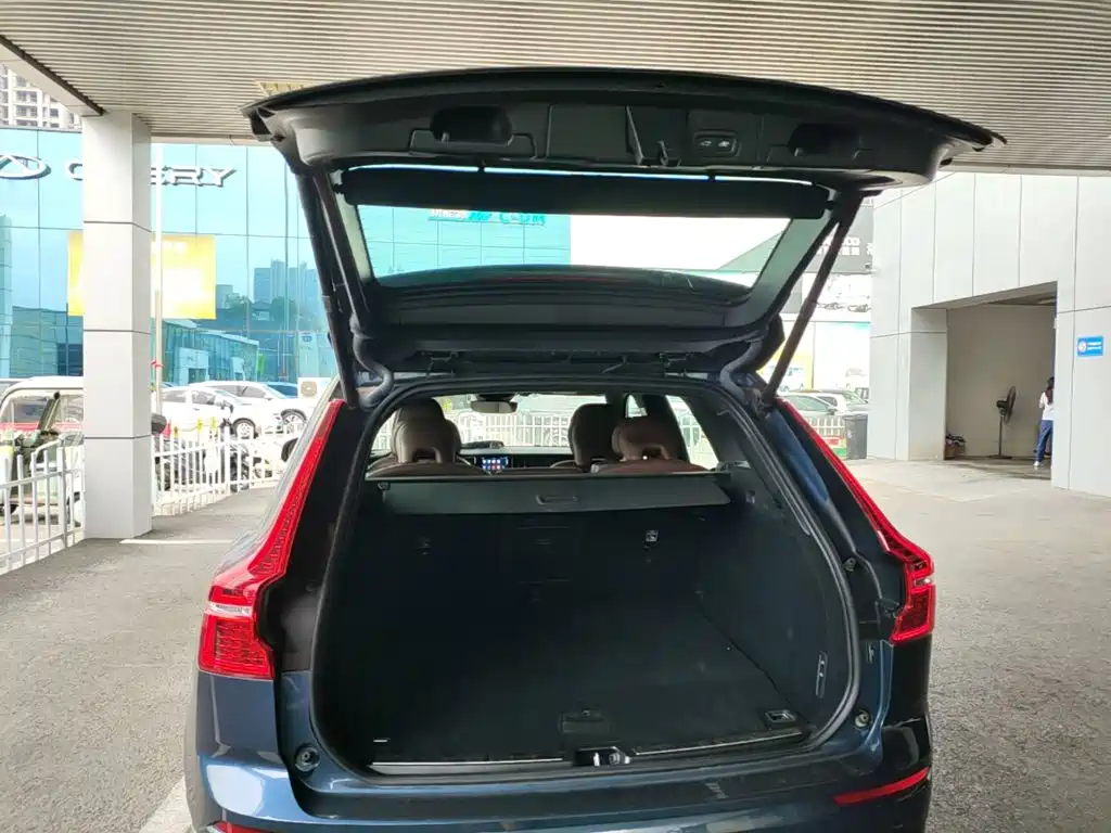Volvo XC60 PHEV — миниатюра 19