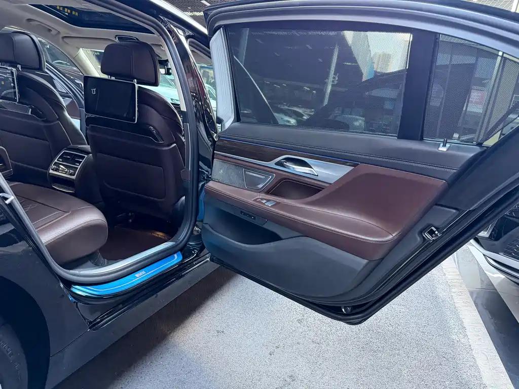 BMW 7 Series — миниатюра 30