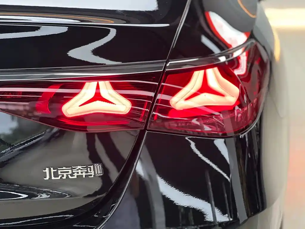 Mercedes-Benz E-Class — миниатюра 17