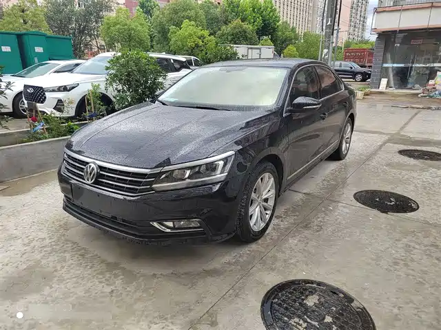 VOLKSWAGEN PASSAT 2017