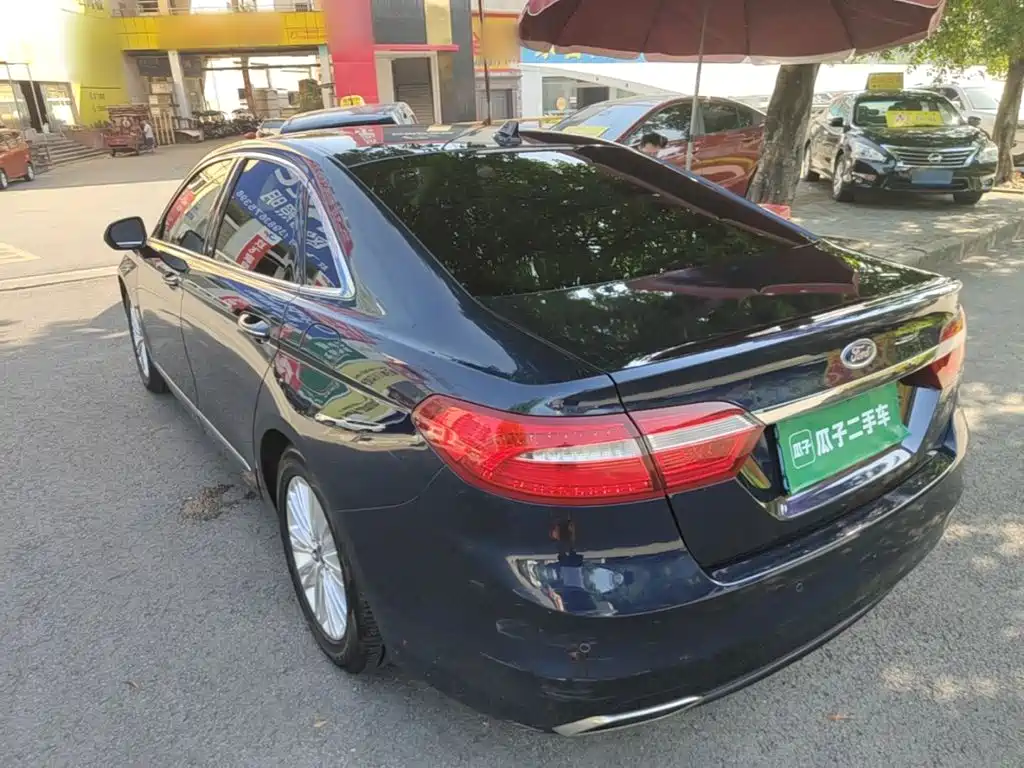 Ford Taurus — миниатюра 5