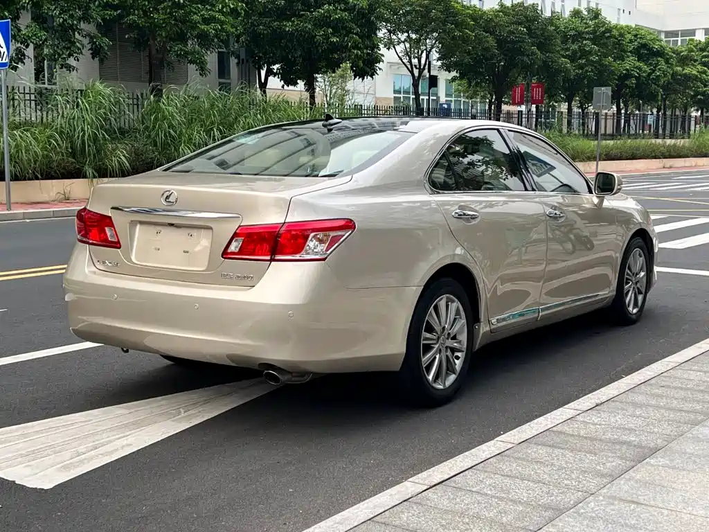 Lexus ES — миниатюра 2