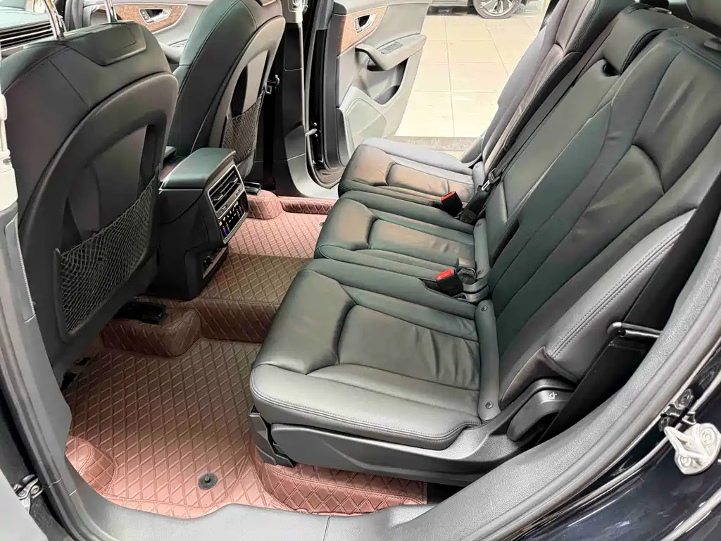 Audi Q7 — миниатюра 11
