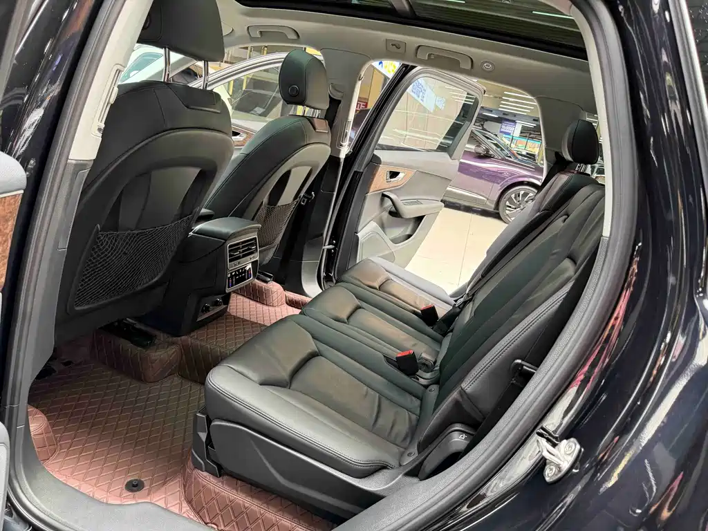 Audi Q7 — миниатюра 10