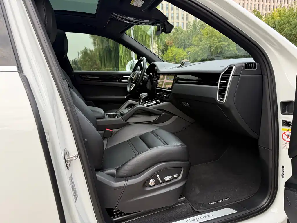 Porsche Cayenne — миниатюра 7