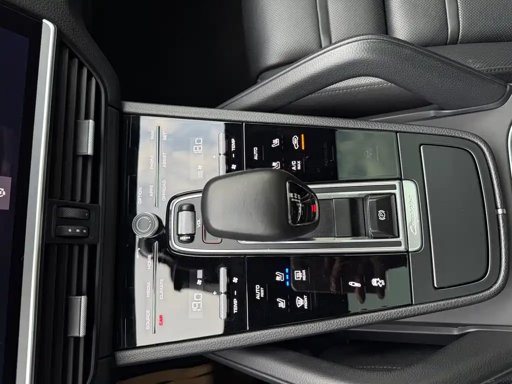 Porsche Cayenne — миниатюра 26