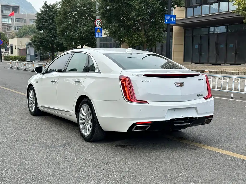 CADILLAC XTS