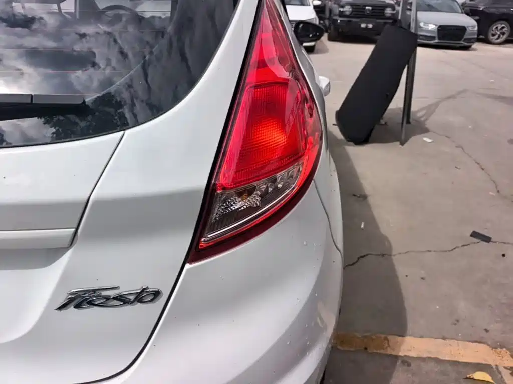 Ford Fiesta — миниатюра 8