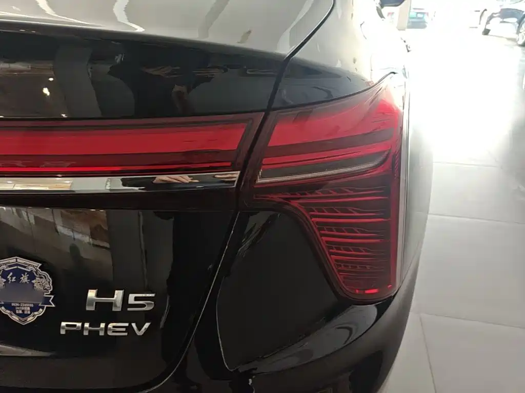 Hongqi Hongqi H5 PHEV — миниатюра 8
