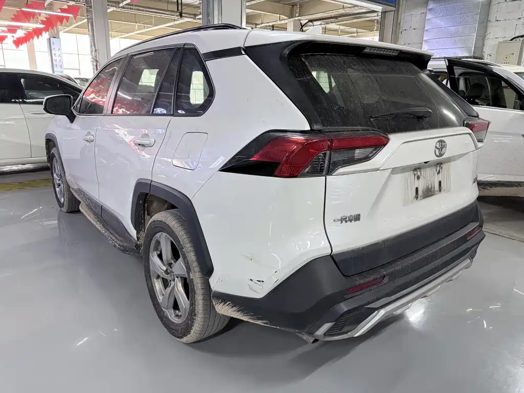 Toyota RAV4 — миниатюра 13