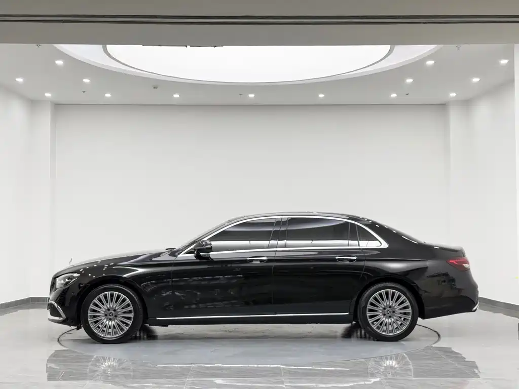 Mercedes-Benz E-Class — миниатюра 5