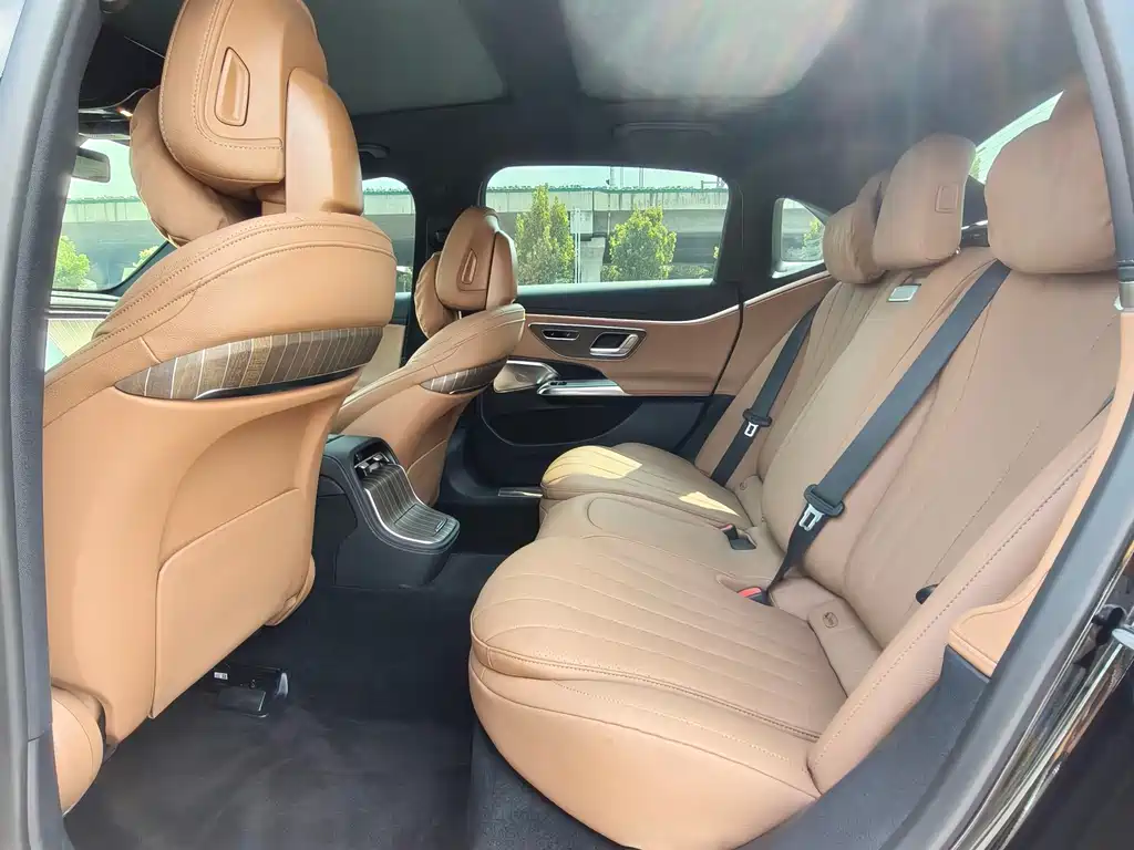 Mercedes-Benz E-Class — миниатюра 20