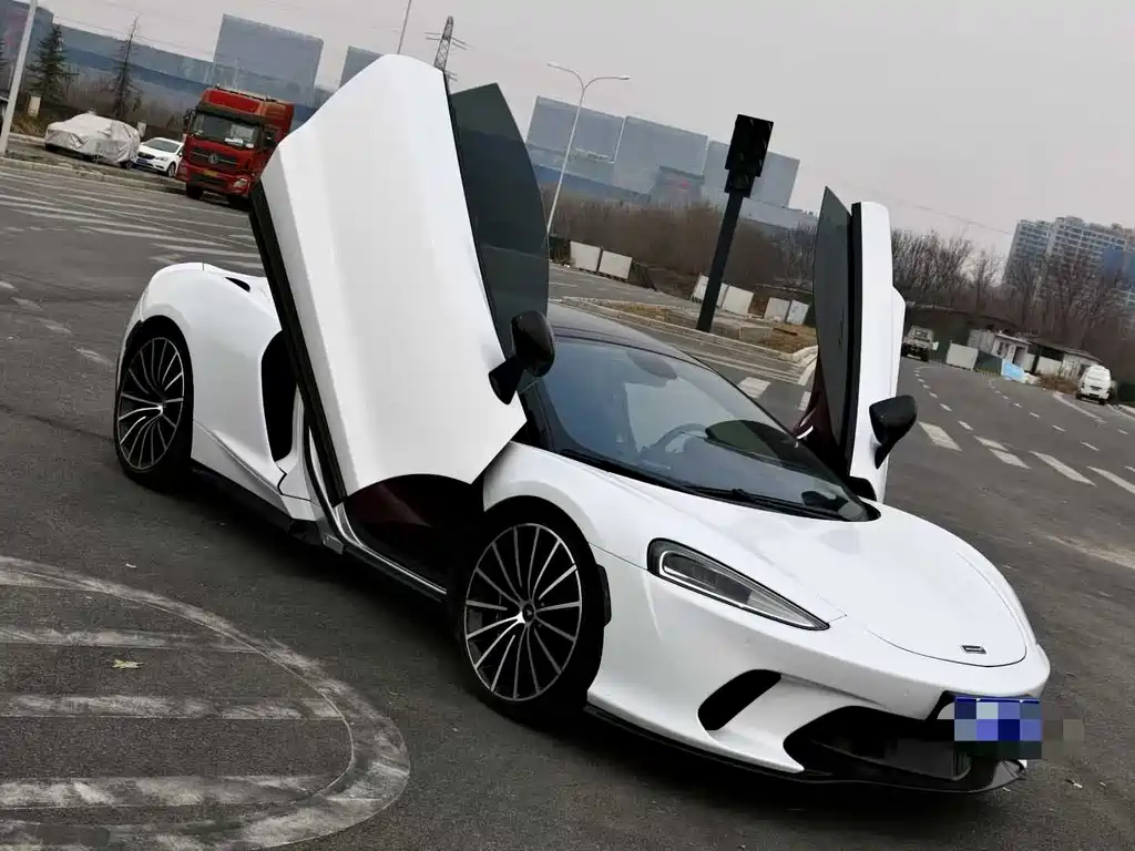 McLaren GT