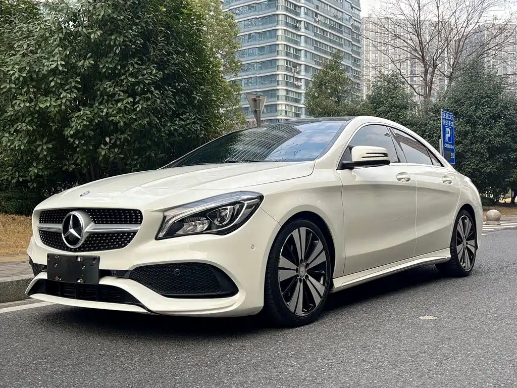 MERCEDES-BENZ CLA