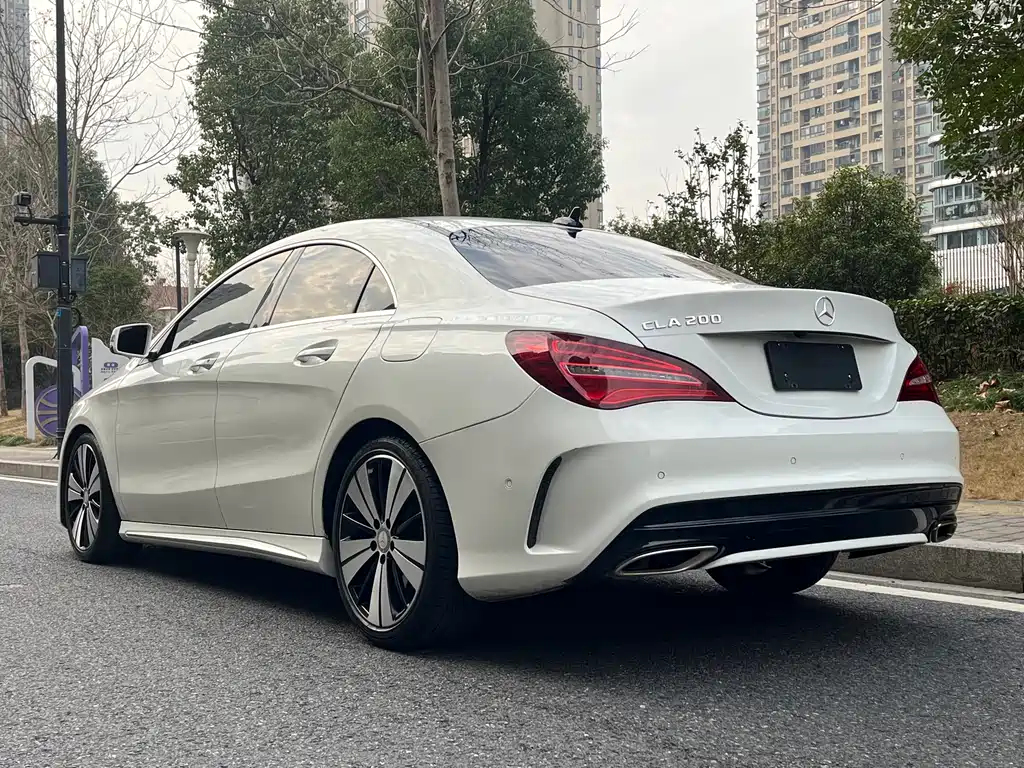 MERCEDES-BENZ CLA
