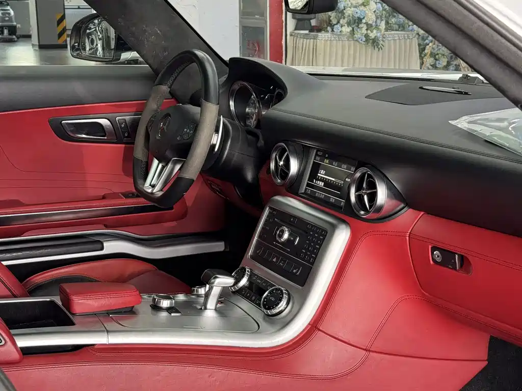 Mercedes-Benz SLS AMG — миниатюра 8