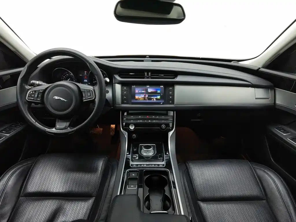 Jaguar XF — миниатюра 5