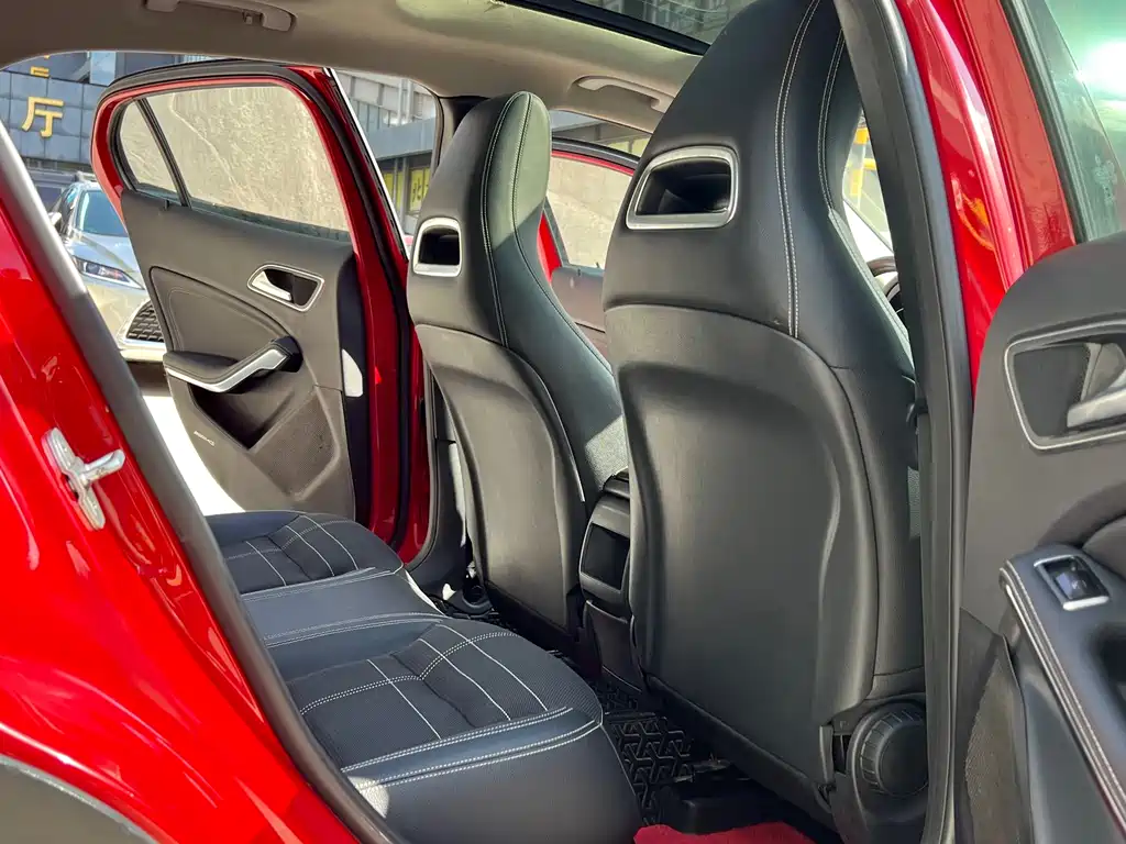 Mercedes-Benz GLA (Import) — миниатюра 11