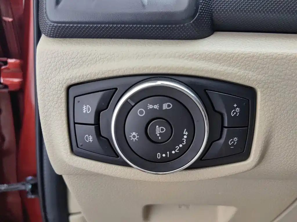 Ford Everest — миниатюра 21