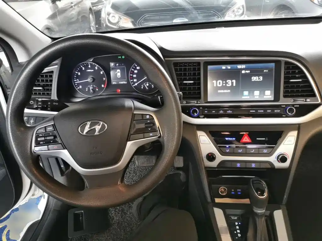 Hyundai Elantra — миниатюра 10