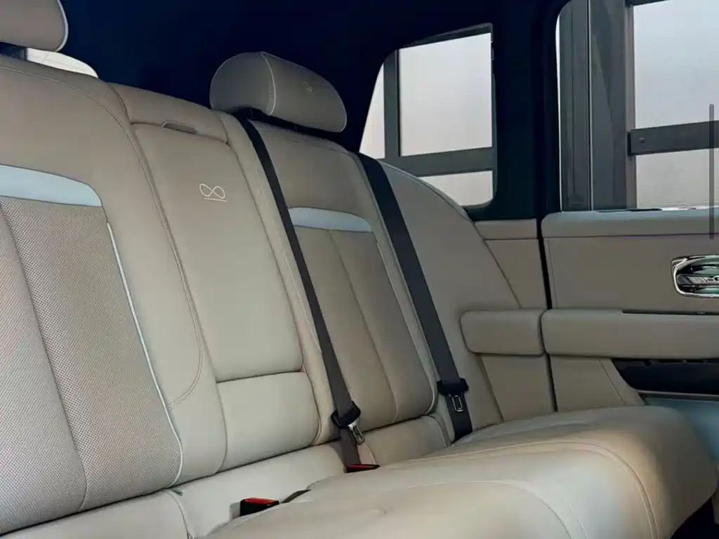 Rolls-Royce Cullinan 2025 Black Badge