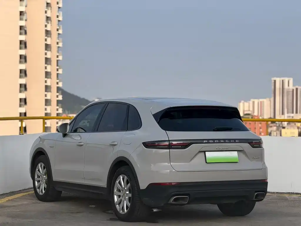 Porsche Cayenne Hybrid — миниатюра 6