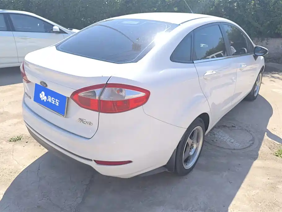 Ford Fiesta 2013 1.5L MT