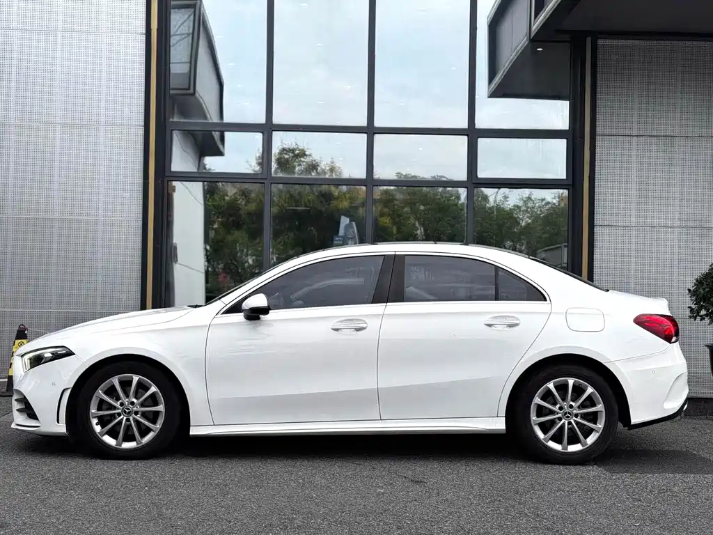 Mercedes-Benz A-Class — миниатюра 8