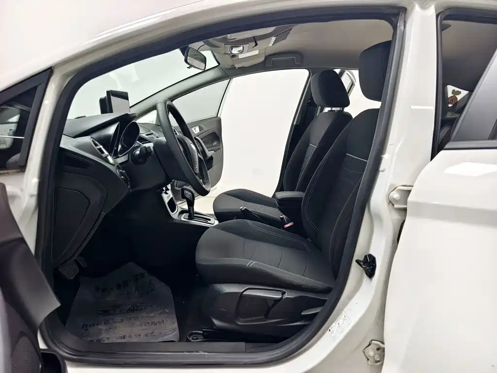 Ford Fiesta — миниатюра 10