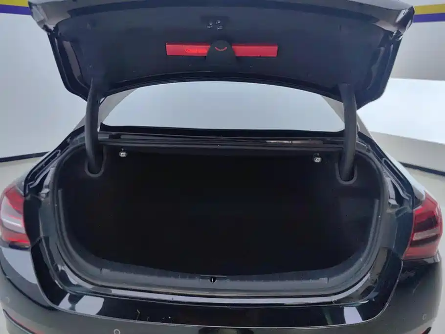 Hongqi H5 2022 1.8T AT
