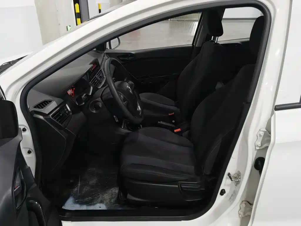 Baojun 310 — миниатюра 10