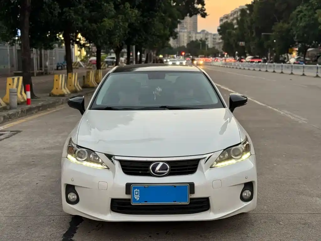 Lexus CT — миниатюра 2