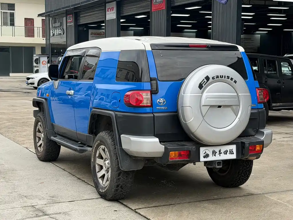 Toyota FJ Cruiser — миниатюра 13