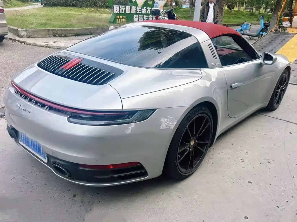 PORSCHE 911