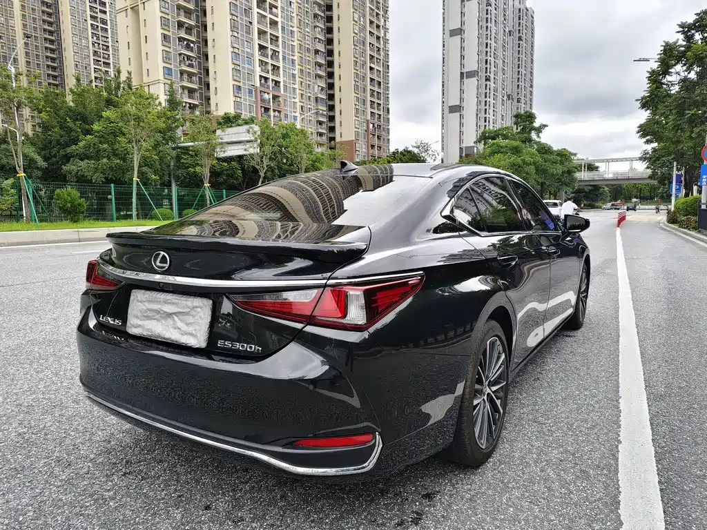Lexus ES 2022 300h Premium