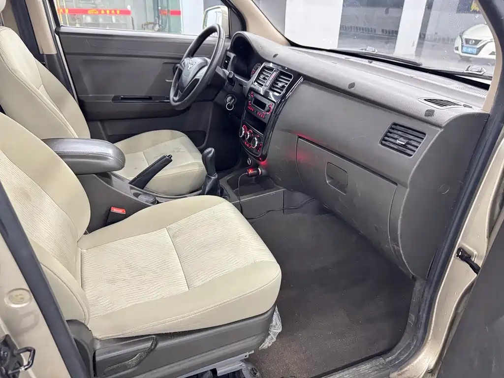 Wuling Rongguang V — миниатюра 15