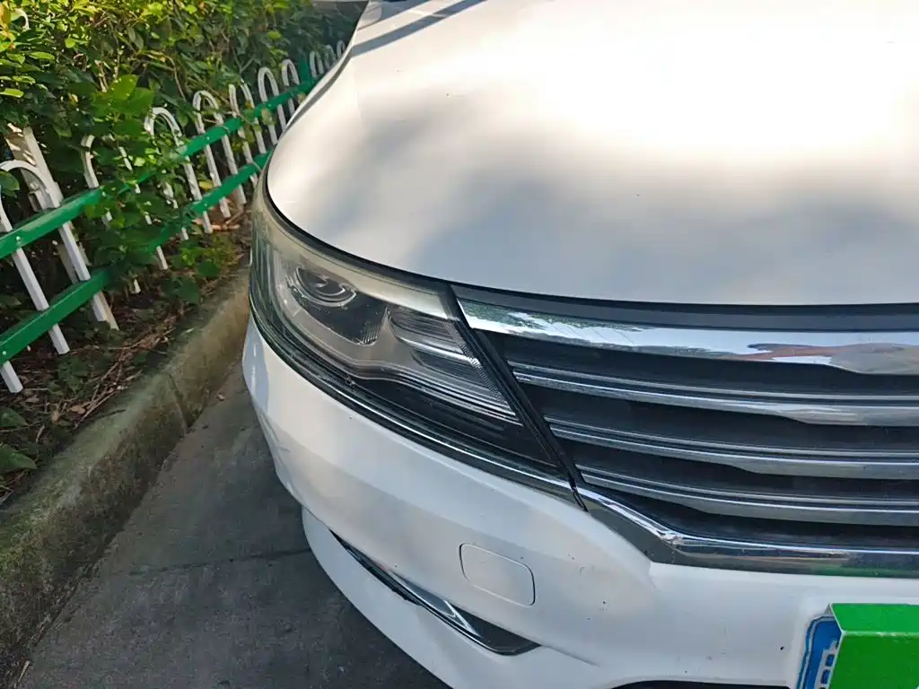 Roewe i6 Classic — миниатюра 7