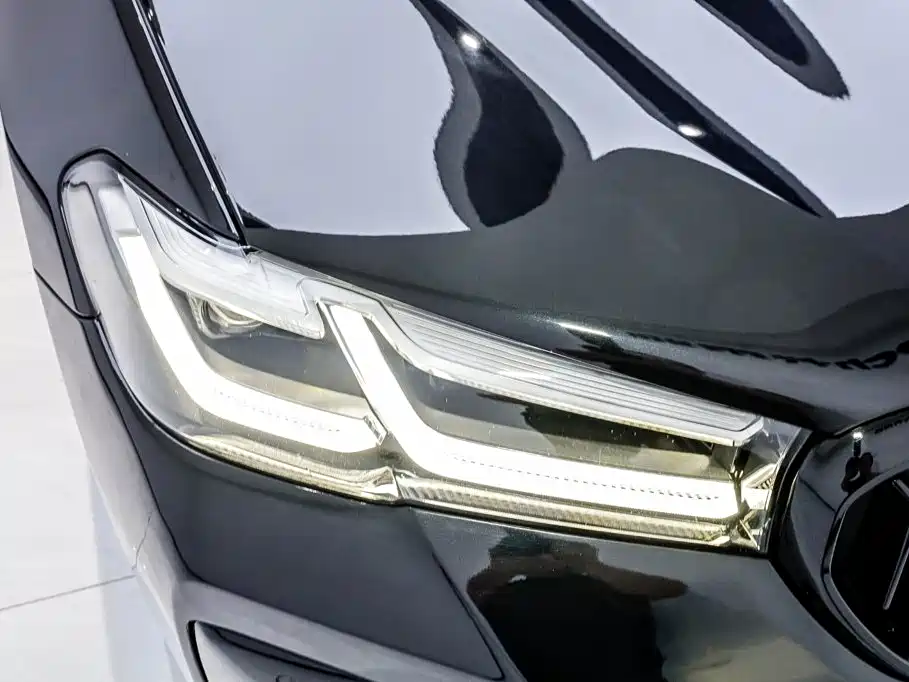 BMW 5 Series — миниатюра 35