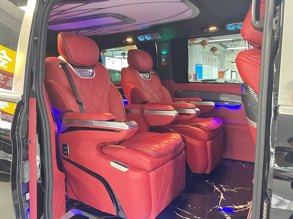 Mercedes-Benz Vito 2024 2.0T Elite 7 мест