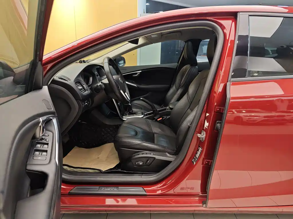 Volvo V40 — миниатюра 13