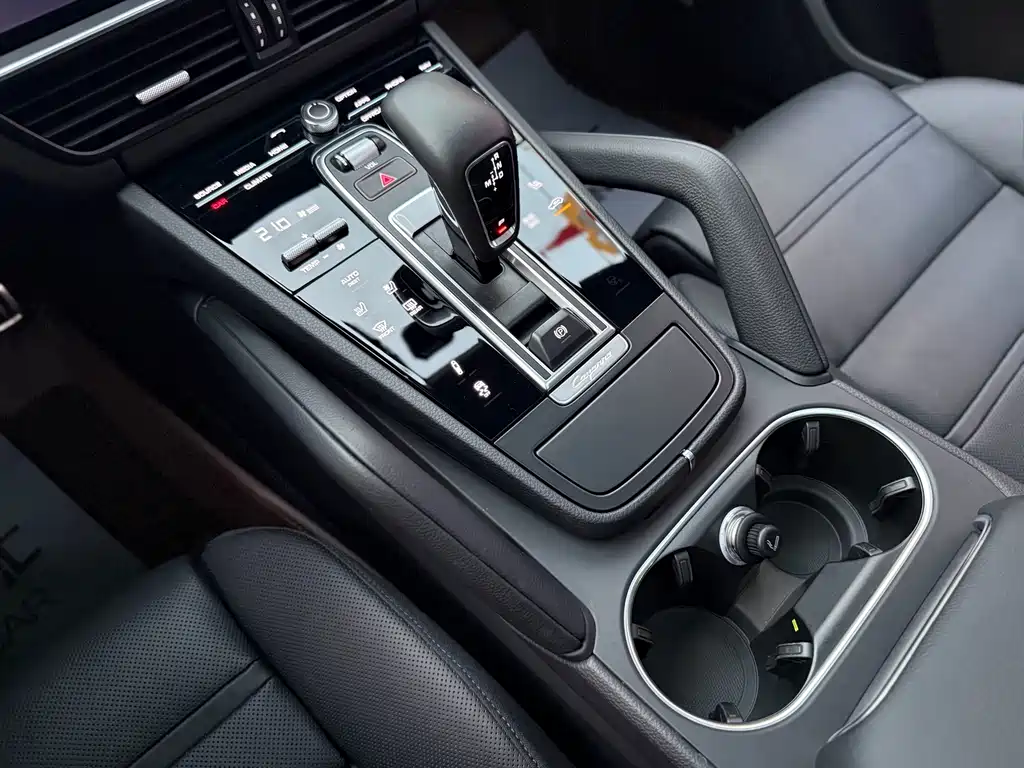 Porsche Cayenne — миниатюра 16