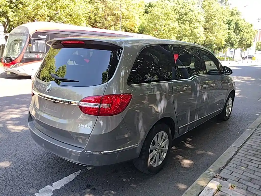 Buick GL8 — миниатюра 7