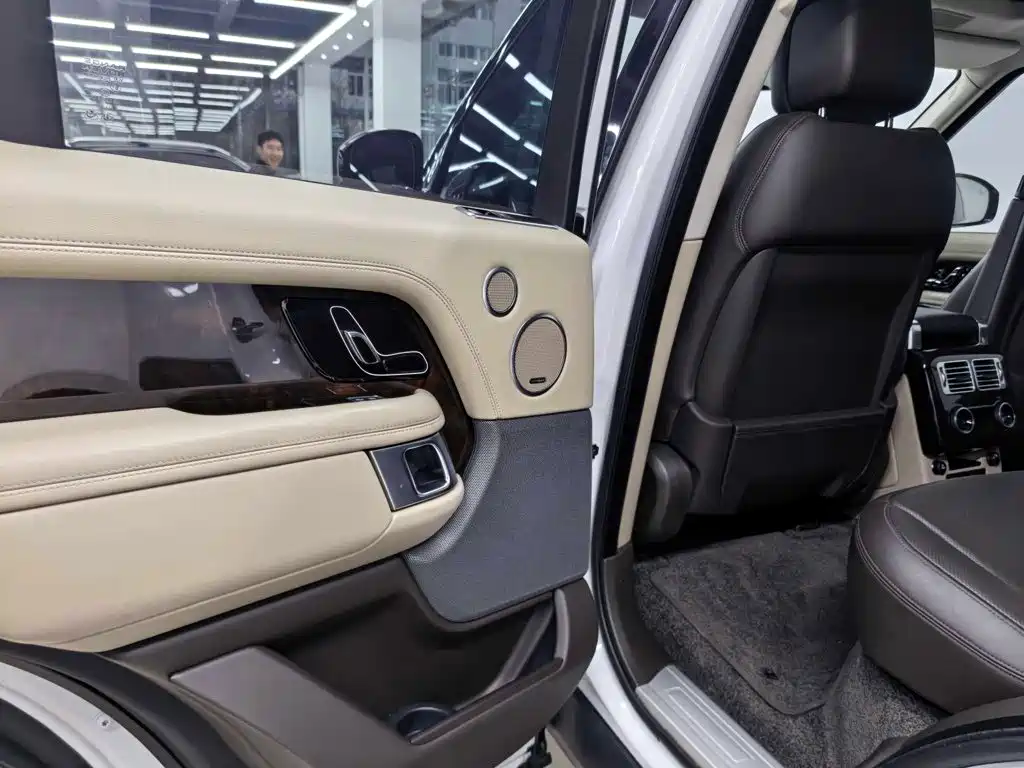 Land Rover Range Rover — миниатюра 9