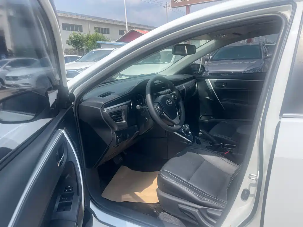 Toyota Corolla 2016 1.8L E-CVT Luxury