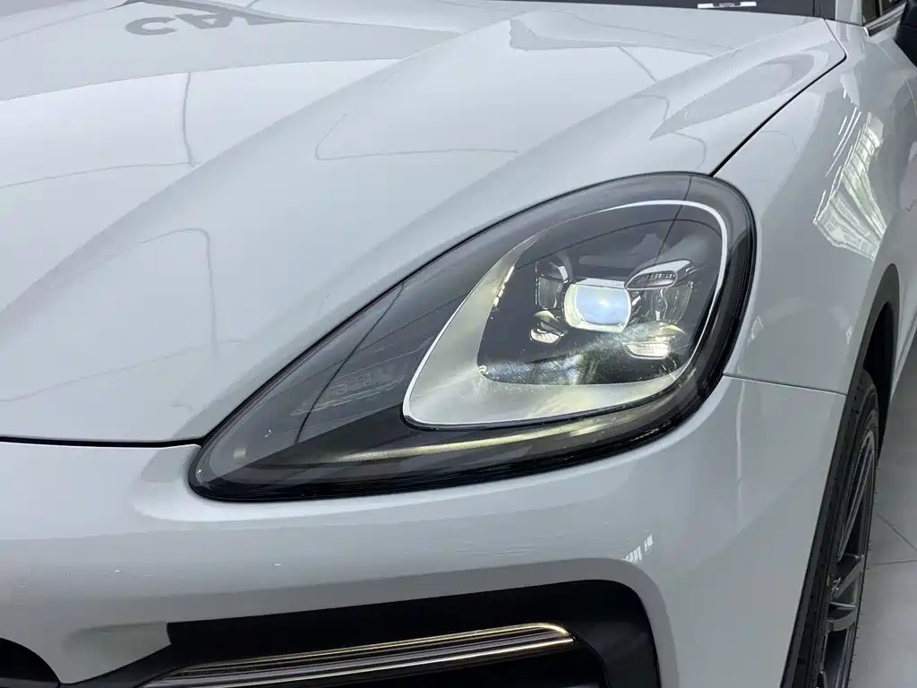 Porsche Cayenne — миниатюра 6