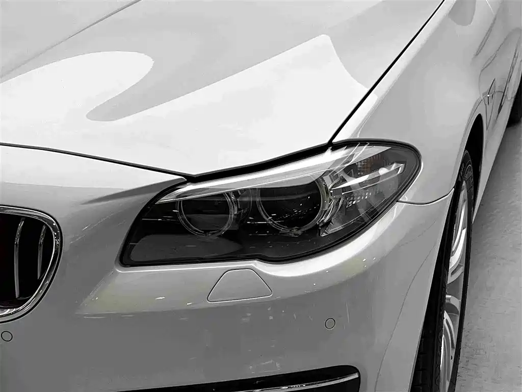 BMW 5 Series — миниатюра 5