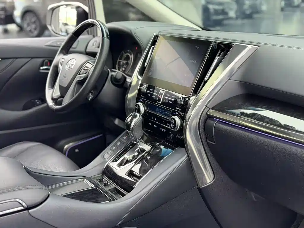 Toyota Vellfire — миниатюра 29