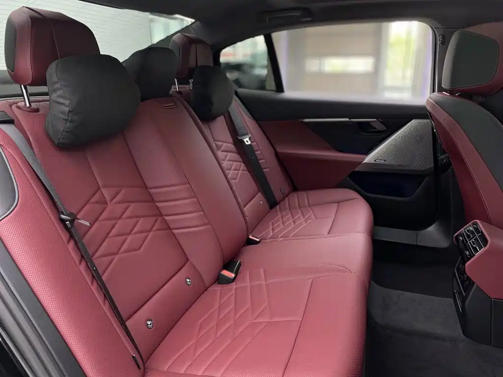 BMW 5 Series — миниатюра 30